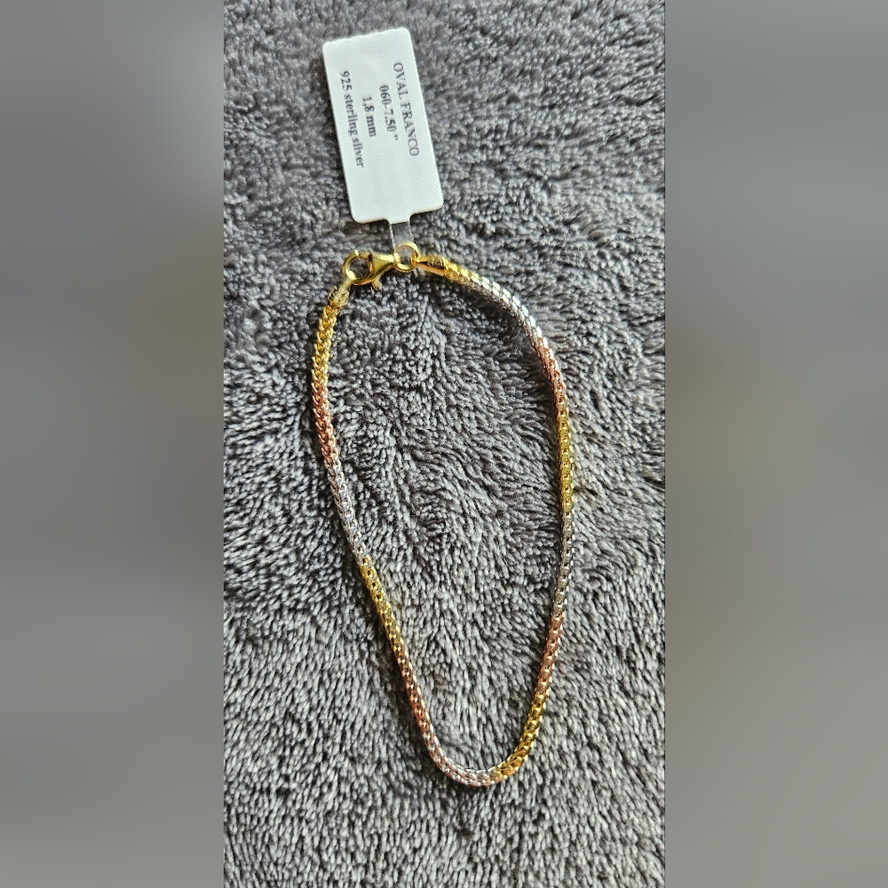 Elegant 7 1/2 Inch Tri-Color Chain Bracelet